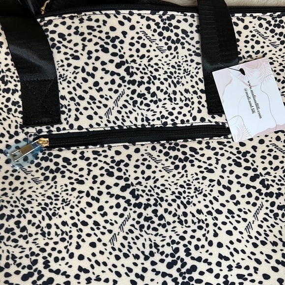 Mali & Lili Weekender Duffel Overnight Bag - Cream and Black Leopard Print - Picture 7 of 9